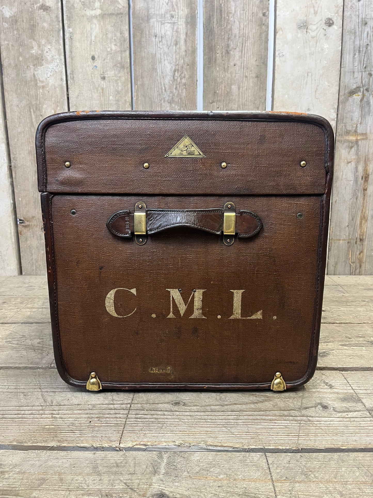 Banded English Trunk